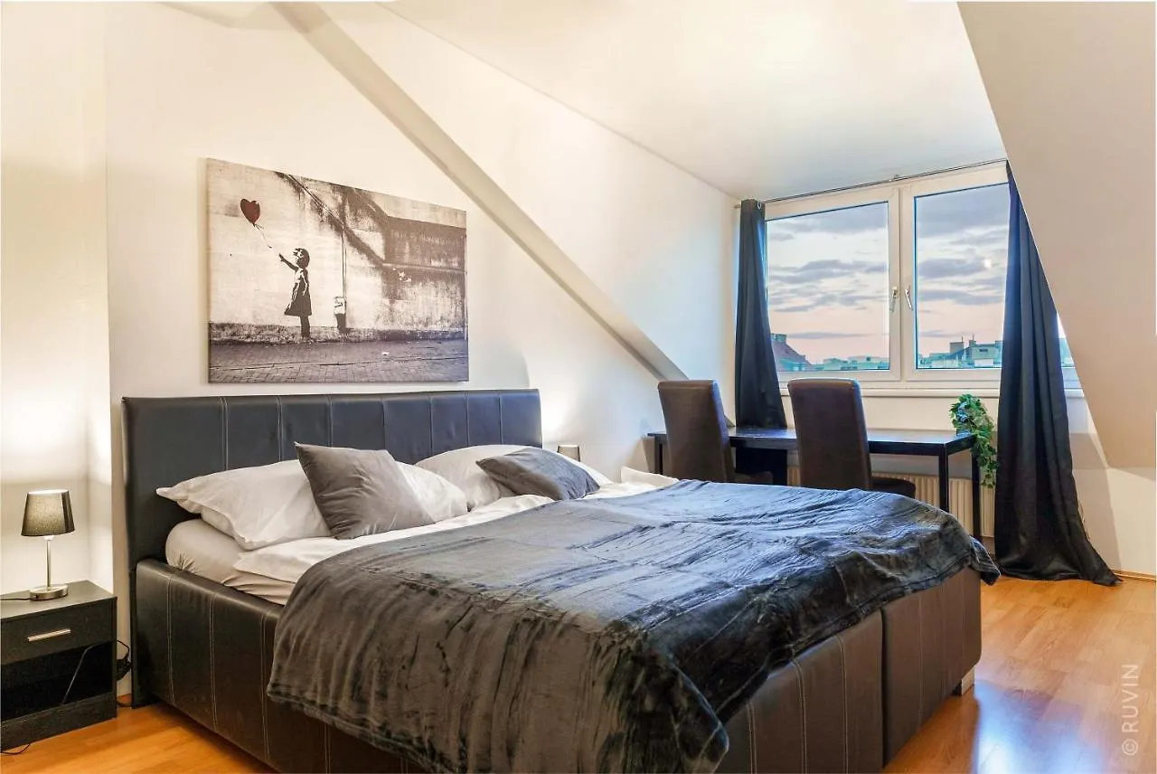 King Bed Home, 3 Bed Rooms Ideal For Big Groups Wien Apartment